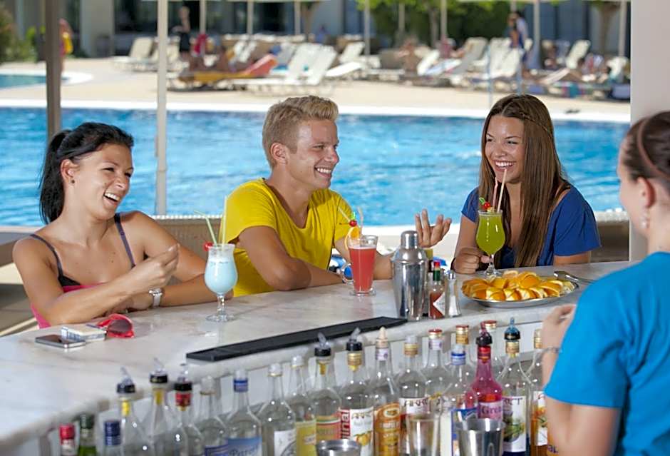 Kipriotis Maris Suites