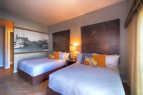 Deluxe Queen Room