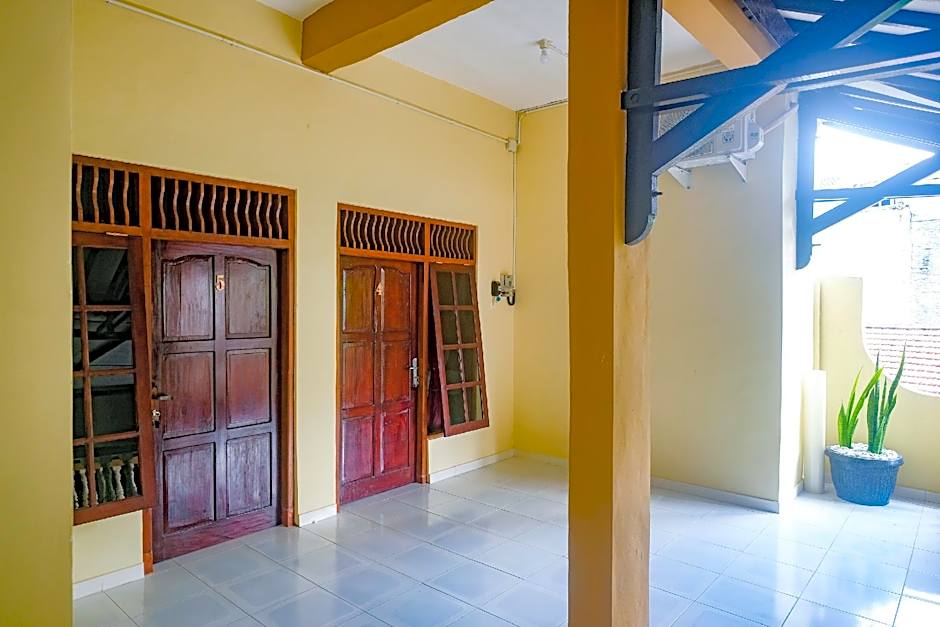 RedDoorz near Alun Alun Klaten