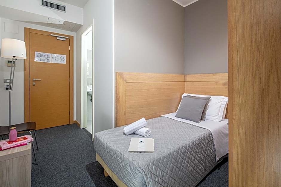 Photo 1 of 4 of Single Room