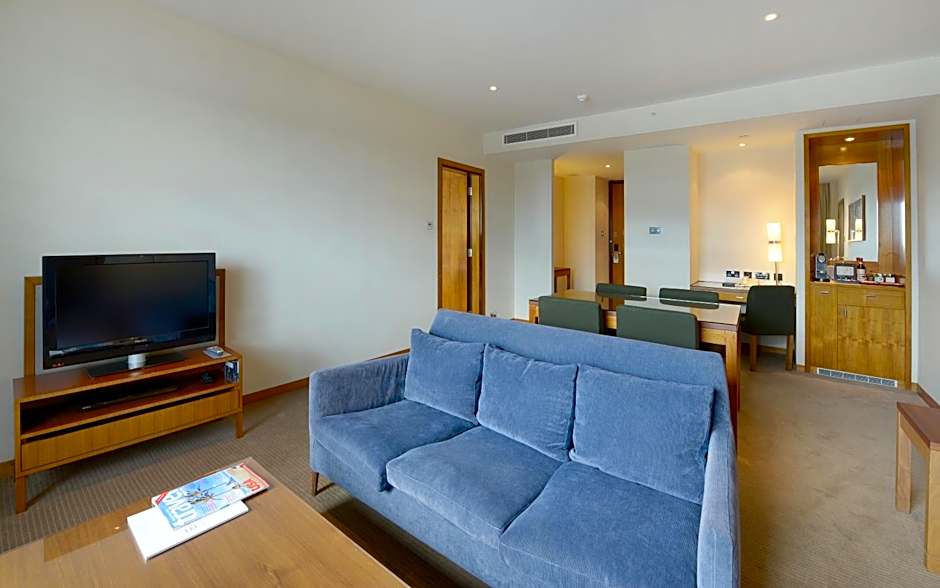 Canary Riverside Plaza Hotel