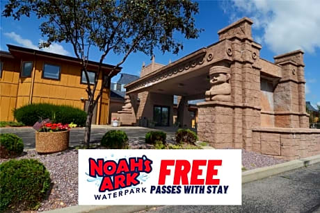 Polynesian Hotel Wisconsin Dells - Near Noah's Ark
