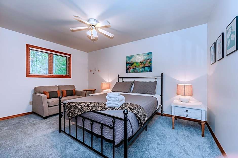 TGIF - Serene Waterfront Retreat