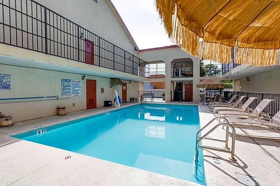 Days Inn by Wyndham Destin