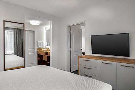 One-Bedroom King Suite - Non-Smoking