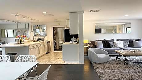 6BR 4BA TampaGolfVilla by AmericanVacationLiving 