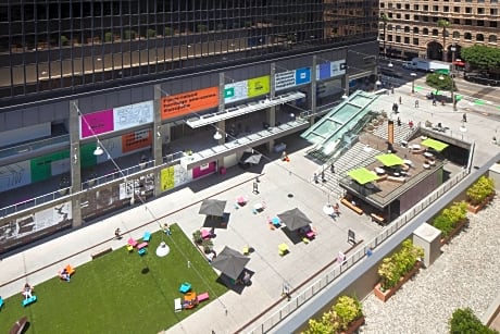 Traditional Room, 1 King Bed, Accessible, Non Smoking (Mobility Accessible, Roll-in Shower)