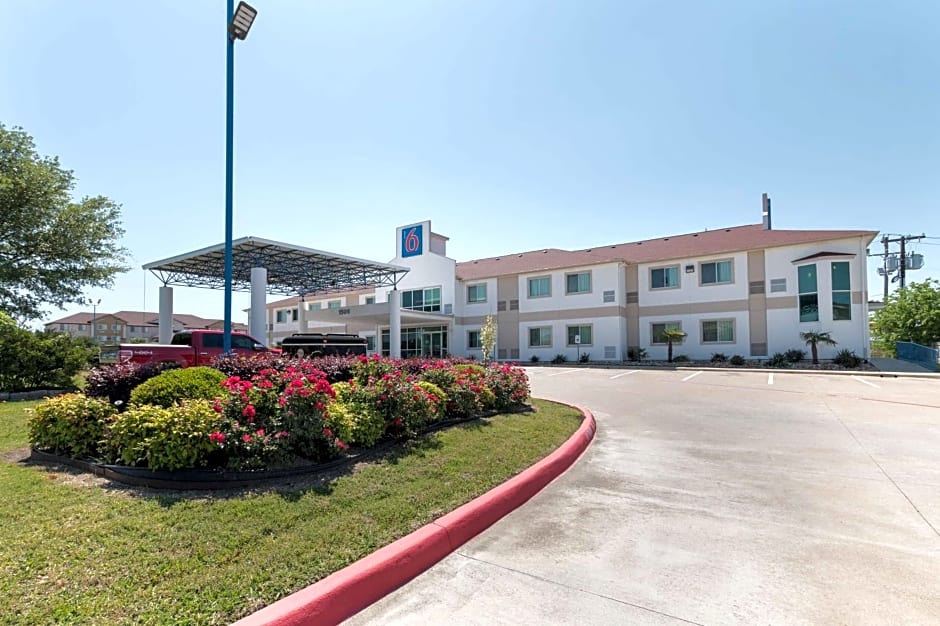 Motel 6-Hillsboro, TX