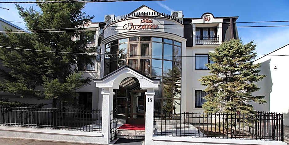 Garni Hotel Vozarev