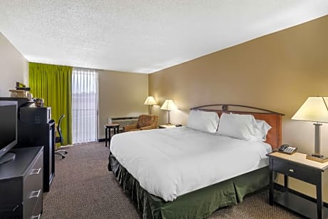 1 King Bed, Nonsmoking