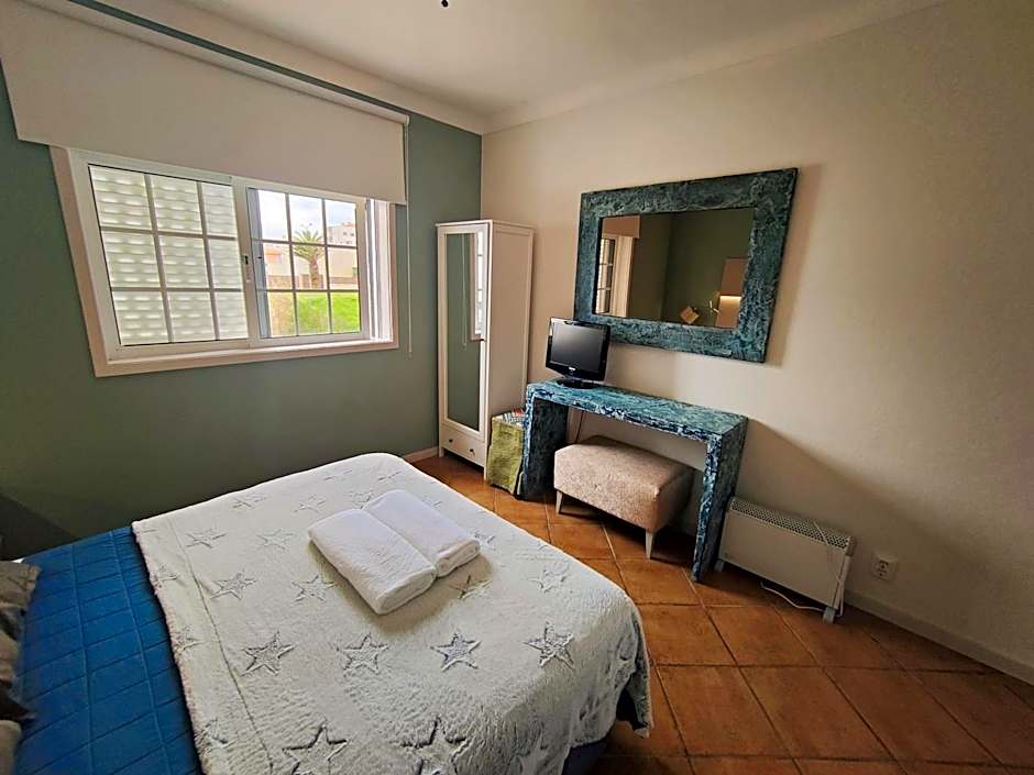 Vagueira Guest House & Beach Hostel