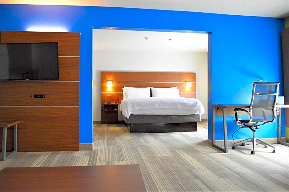 Holiday Inn Express & Suites Batesville By IHG