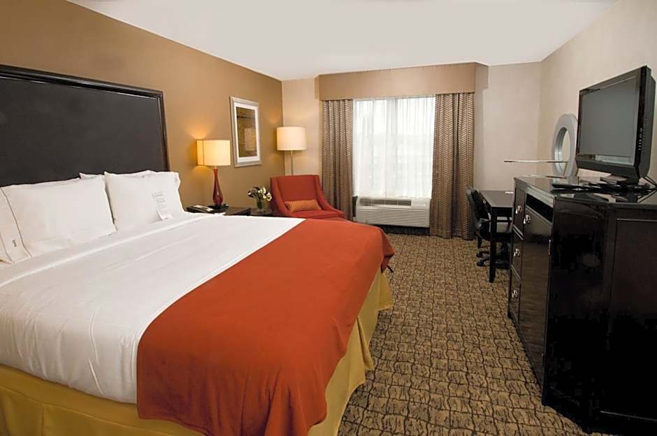 Holiday Inn Express & Suites Alexandria - Fort Belvoir By IHG