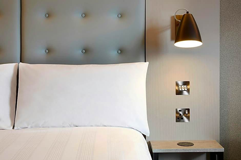 Premier Inn London Heathrow Airport T2 & T3 - Bath Road