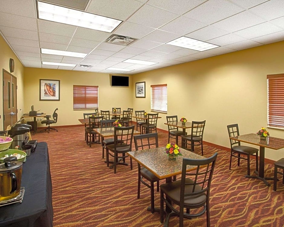 Rodeway Inn & Suites Phillipsburg