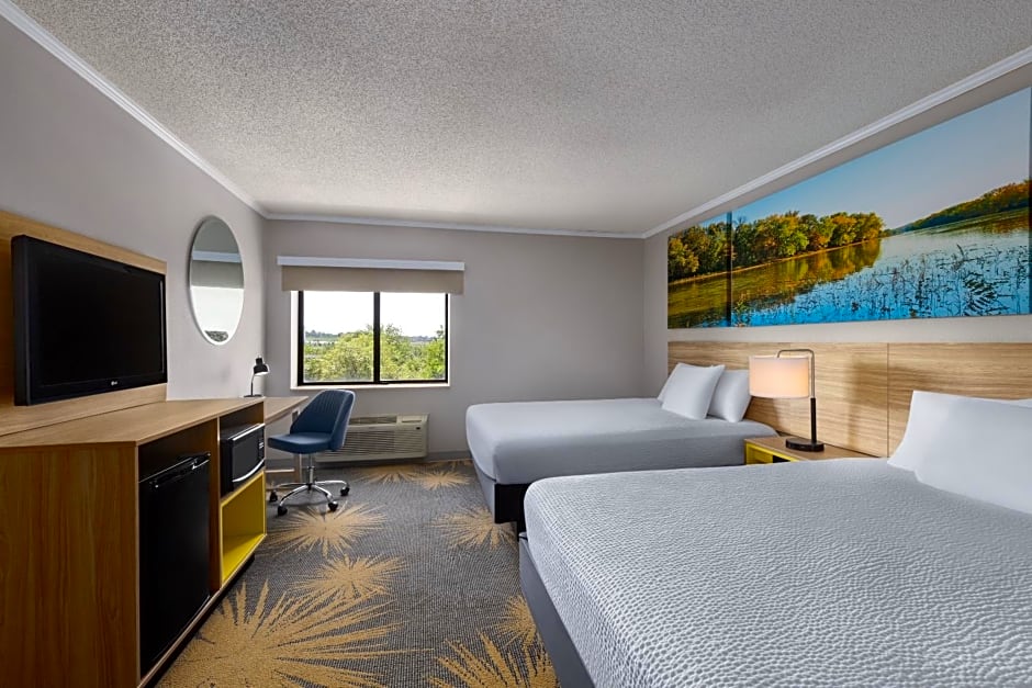 Days Inn & Suites by Wyndham Kansas City South