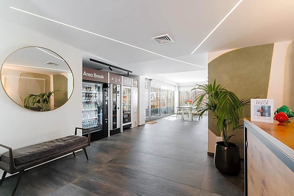 Glass House - Smart Rooms & Parking