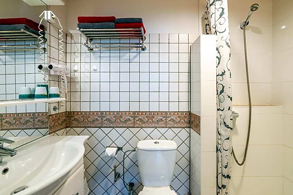 AKZENT Land-Hotel Zum Schwan, Garni WEILERSWIST-METTERNICH, 3 E-LADESTATIONEN, Nähe PHANTASIALAND, PALMENPARADIES Euskirchen