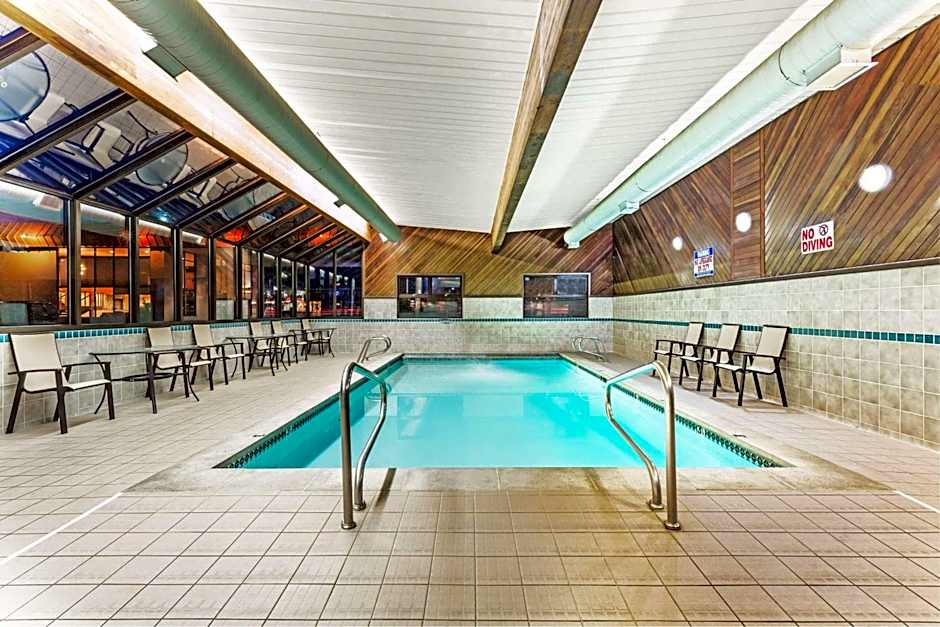 Days Inn & Suites by Wyndham Logan