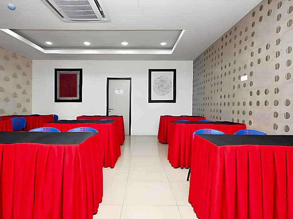 ADA Hotel & Apartment