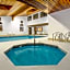 Days Inn & Suites by Wyndham Red Rock-Gallup