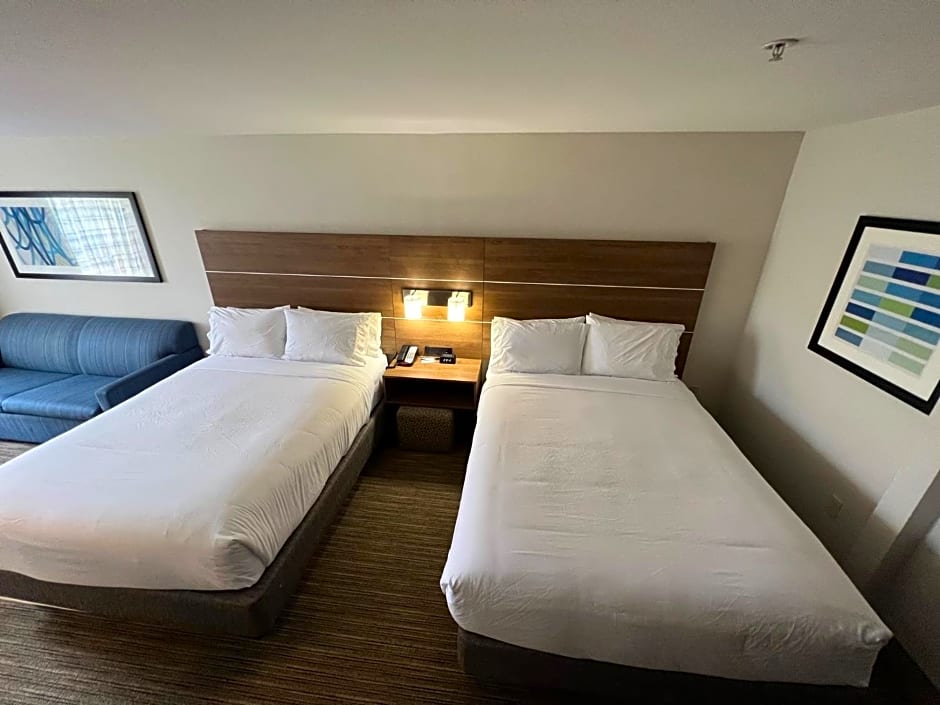 Holiday Inn Express Hotel & Suites Lake Elsinore