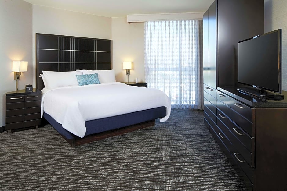 Executive 1 King Bed Suite, Corner — 7 fotoğraftan 1. fotoğraf