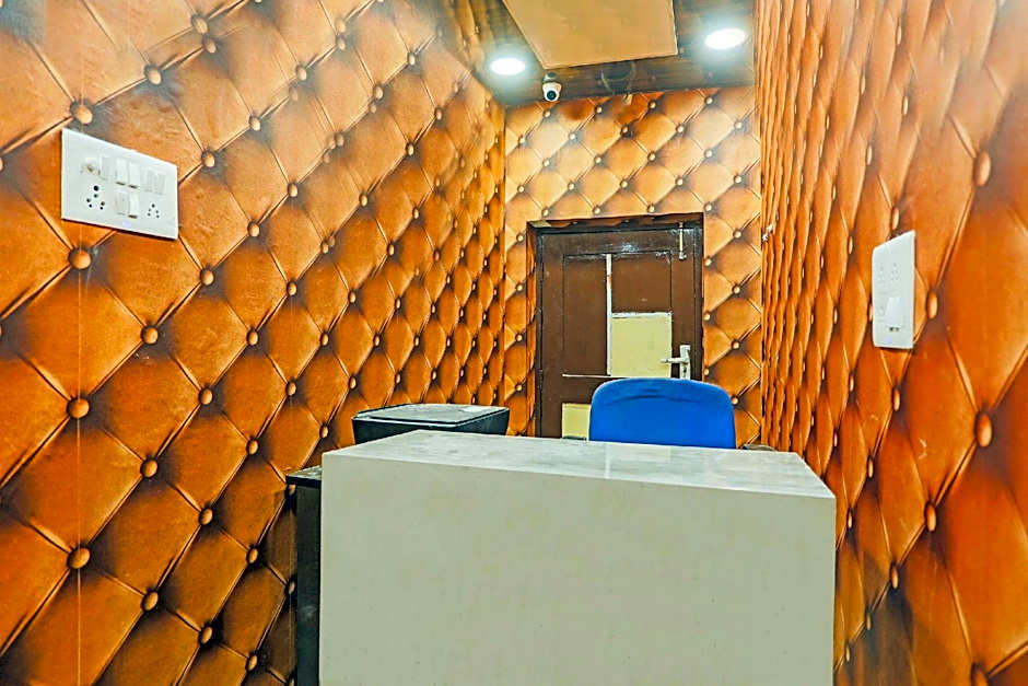 OYO Flagship 80575 Kashish Residency Near Model Town Metro Station – Delhi, NY