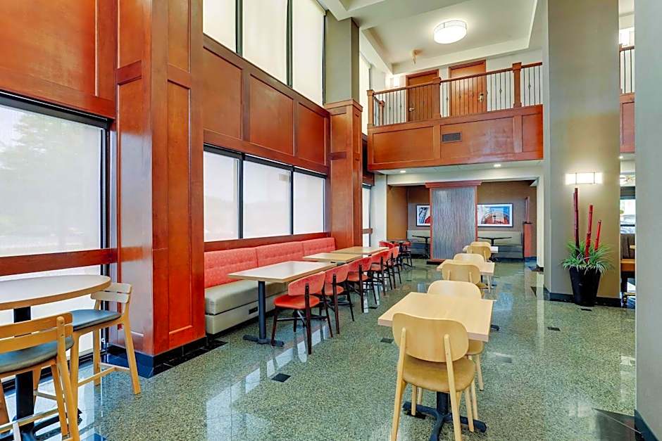 Drury Inn & Suites Birmingham Lakeshore Drive