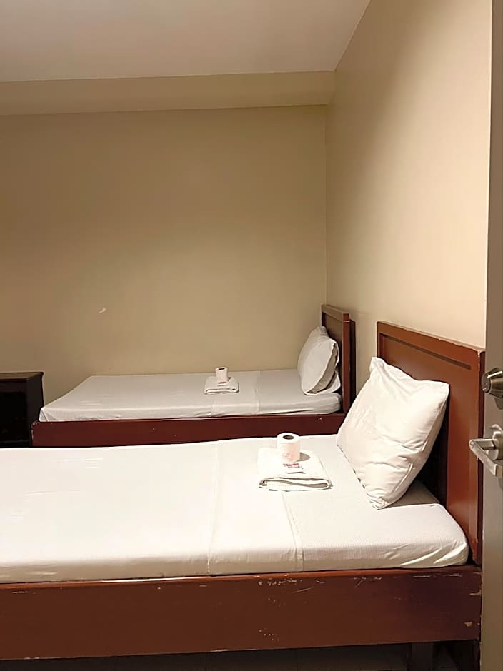 Blue Velvet Hotel -CM Recto