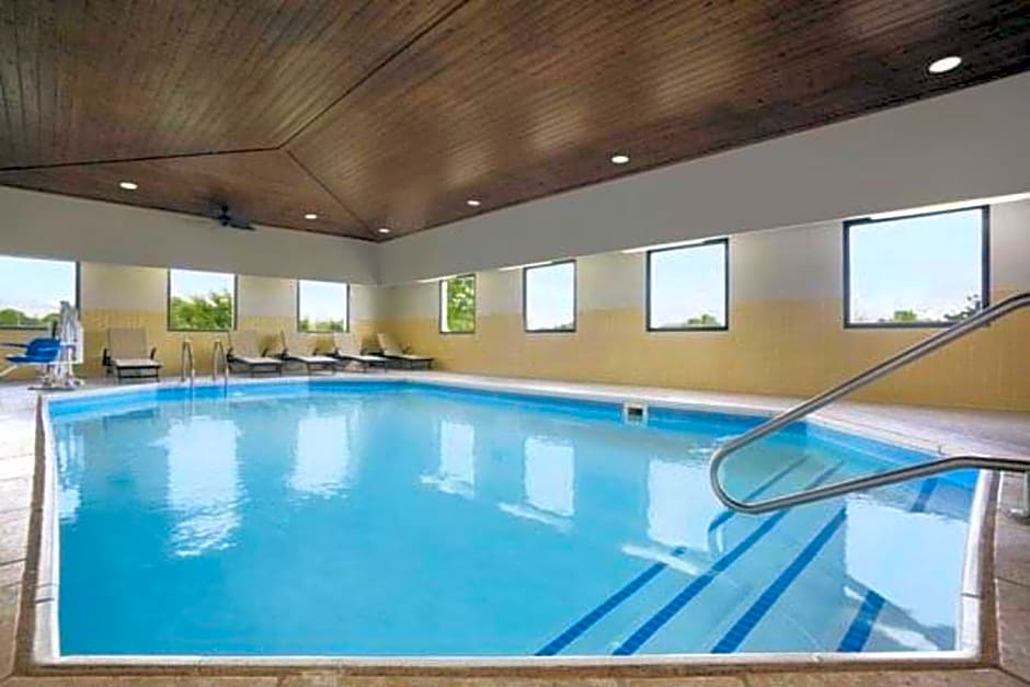 Country Inn & Suites by Radisson, DFW Airport South, TX