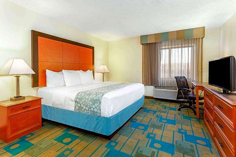 La Quinta Inn & Suites by Wyndham Chicago Willowbrook