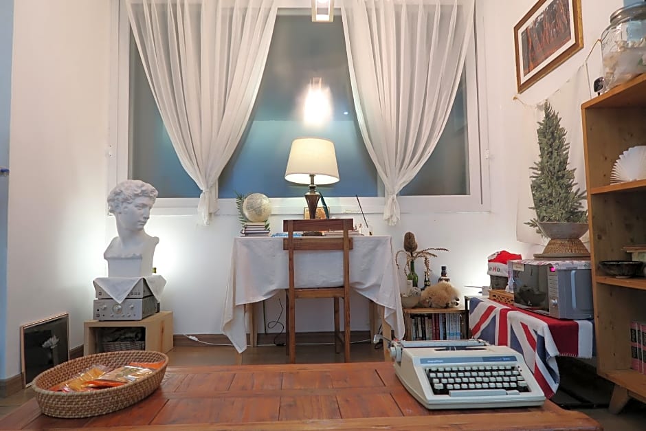 Andong Poonggyung Hostel N Library