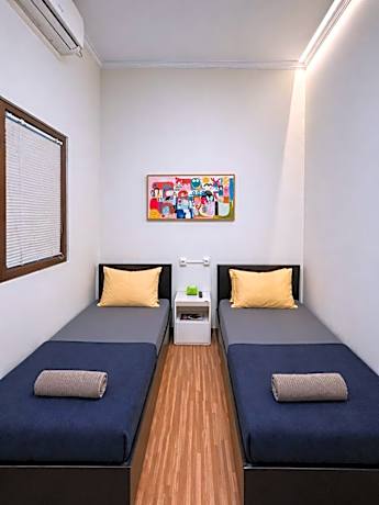 Standard Twin Room with Shared Bathroom