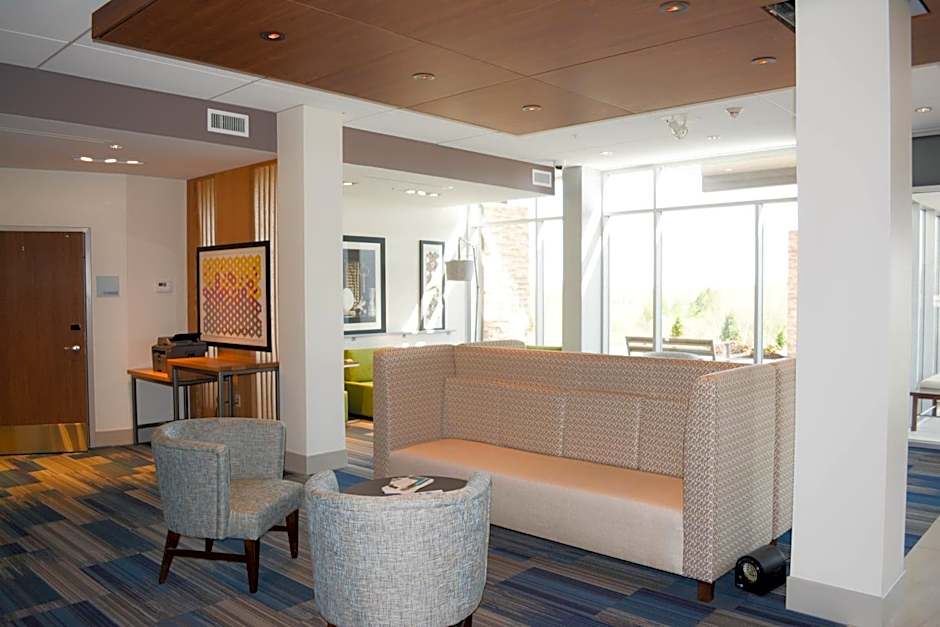 Holiday Inn Express & Suites Oswego By IHG