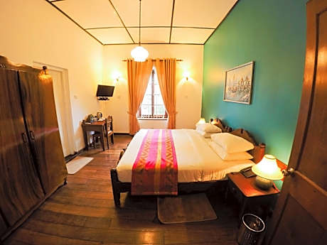 Standard Room With Bathtub