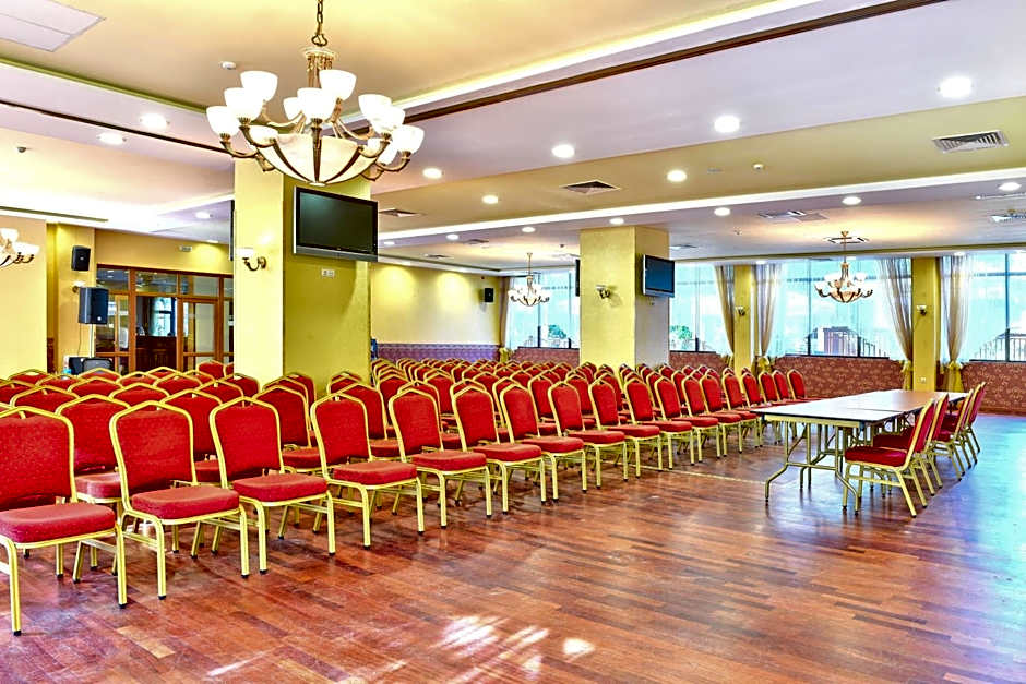 Estreya Residence Hotel and SPA