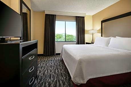 King Suite - Mobility Access/Non-Smoking