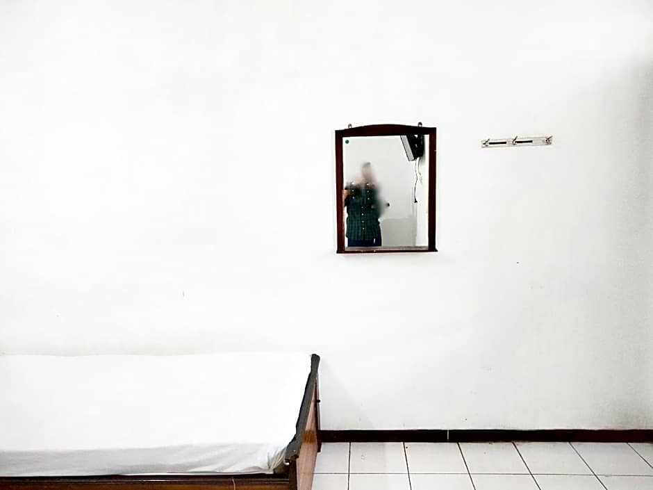 Sartika Hotel Mitra RedDoorz Pati