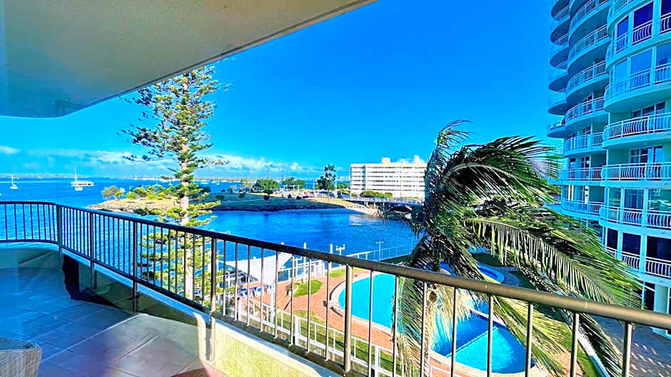 Broadwater Shores Waterfront Apartments