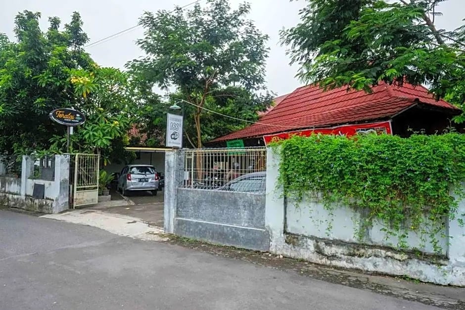 Teratai Guesthouse Mitra RedDoorz near Tugu Yogyakarta