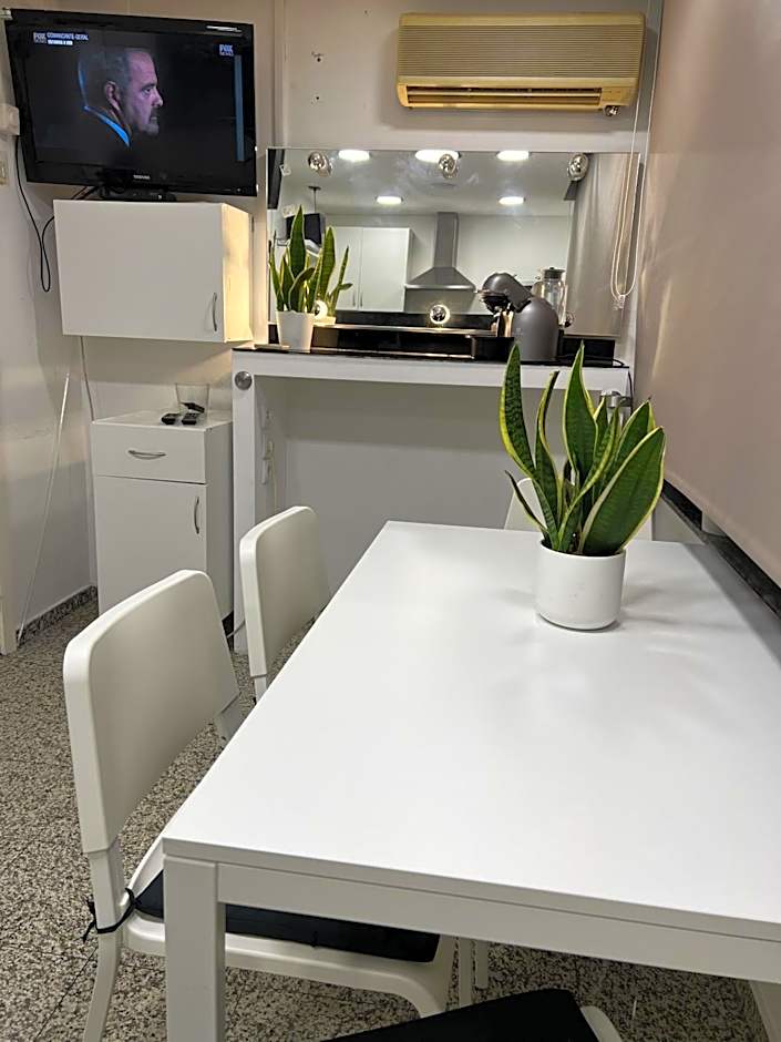 Modern Room with Indoor Shower Near the River - Quarto Moderno com Duche interior Próximo da Ribeira