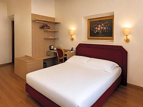 Standard Triple Room with Internal View