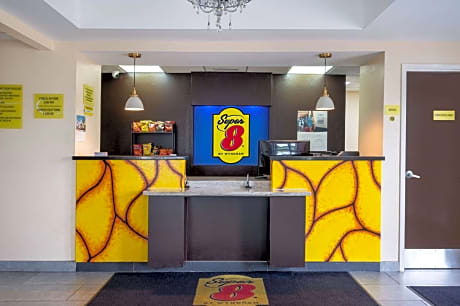 Super 8 by Wyndham Salisbury