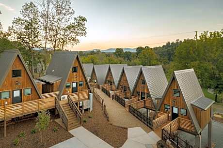 Wrong Way River Lodge & Cabins