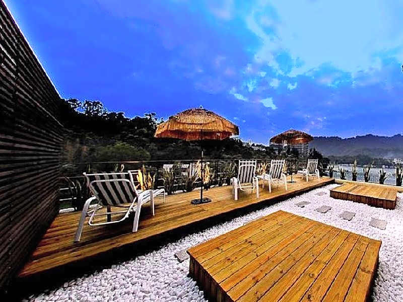 Sun Moon Lake Karuizawa Villa B&B