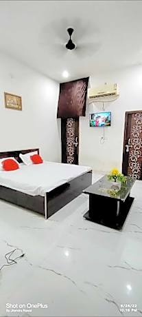 OYO The Valentine Hotel