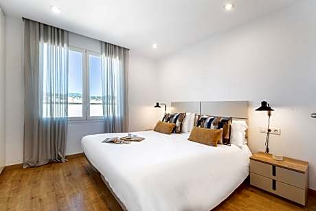 2 Bedroom Penthouse Apartment with Terrace