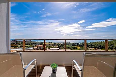 Deluxe Mediterrani Room with Terrace and Sea View