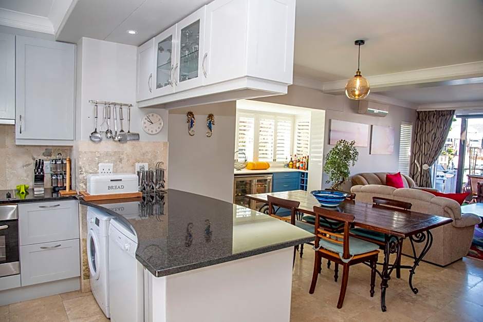 WATERFRONT 2 BR Home with mooring at Knysna Quays - life on the water